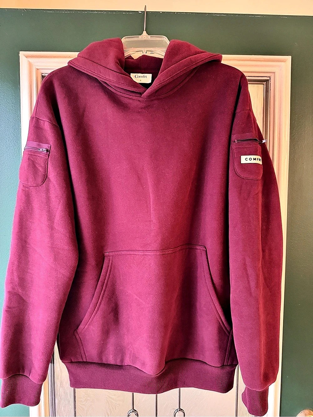 COMFRT travel essential Hoodie in plum